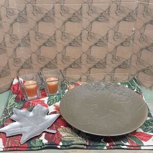 Beautiful vintage 6 pc leafy bundle with candleholders